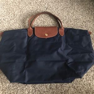 Longchamp medium short handle in navy blue